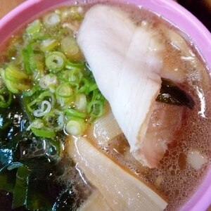 納豆のたれで、ネギにんにくのあっさり醤油ラーメン